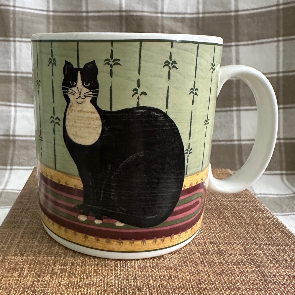 Vintage Stoneware Warren Kimble Black and White Cat Mug